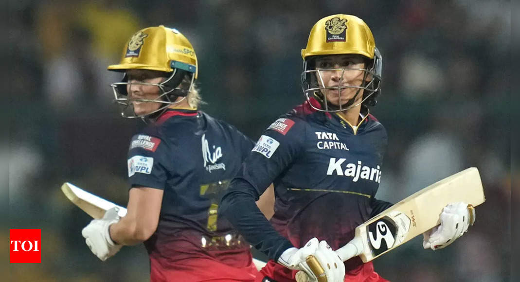 Smriti Mandhana blitz, disciplined bowlers power RCB to 8-wicket win over Gujarat Giants in WPL | - Times of India