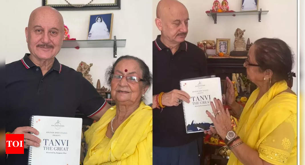Anupam Kher announces comeback to direction on his birthday with a film titled 'Tanvi The Great', seeks blessings from his mother - WATCH video | Hindi Movie News - Times of India