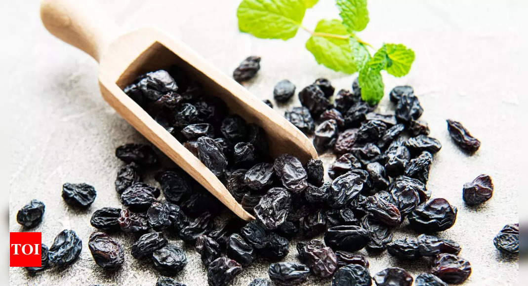 Benefits of eating soaked Black Raisins – Times of India