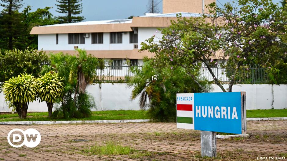 Brazil probes Jair Bolsonaro's stay at Hungarian embassy – DW – 03/26/2024