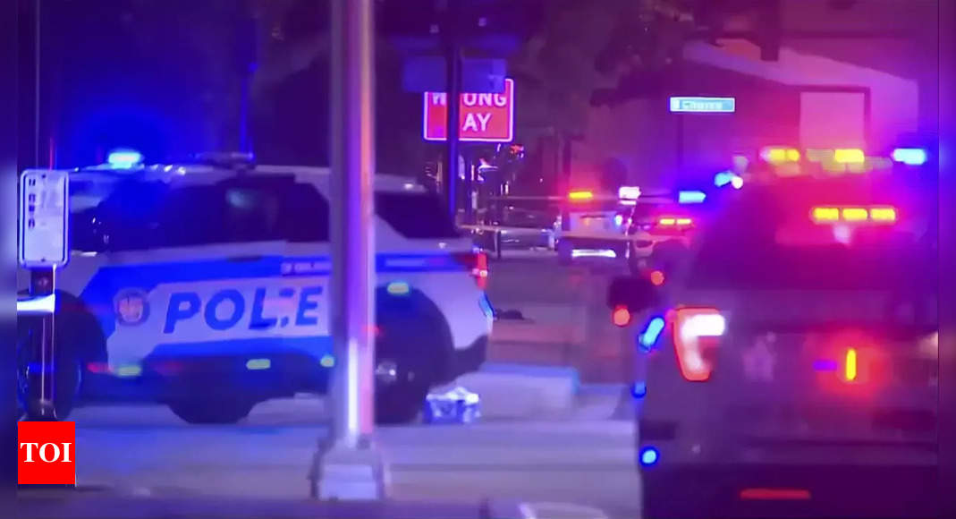 'Confrontational:' Man arrested for trying to enter the US Capitol building with hammer - Times of India