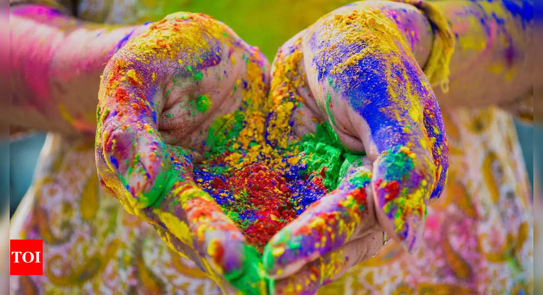 Happy Choti Holi 2024: 51 best Holi wishes, messages, quotes and images to share with friends and family – Times of India