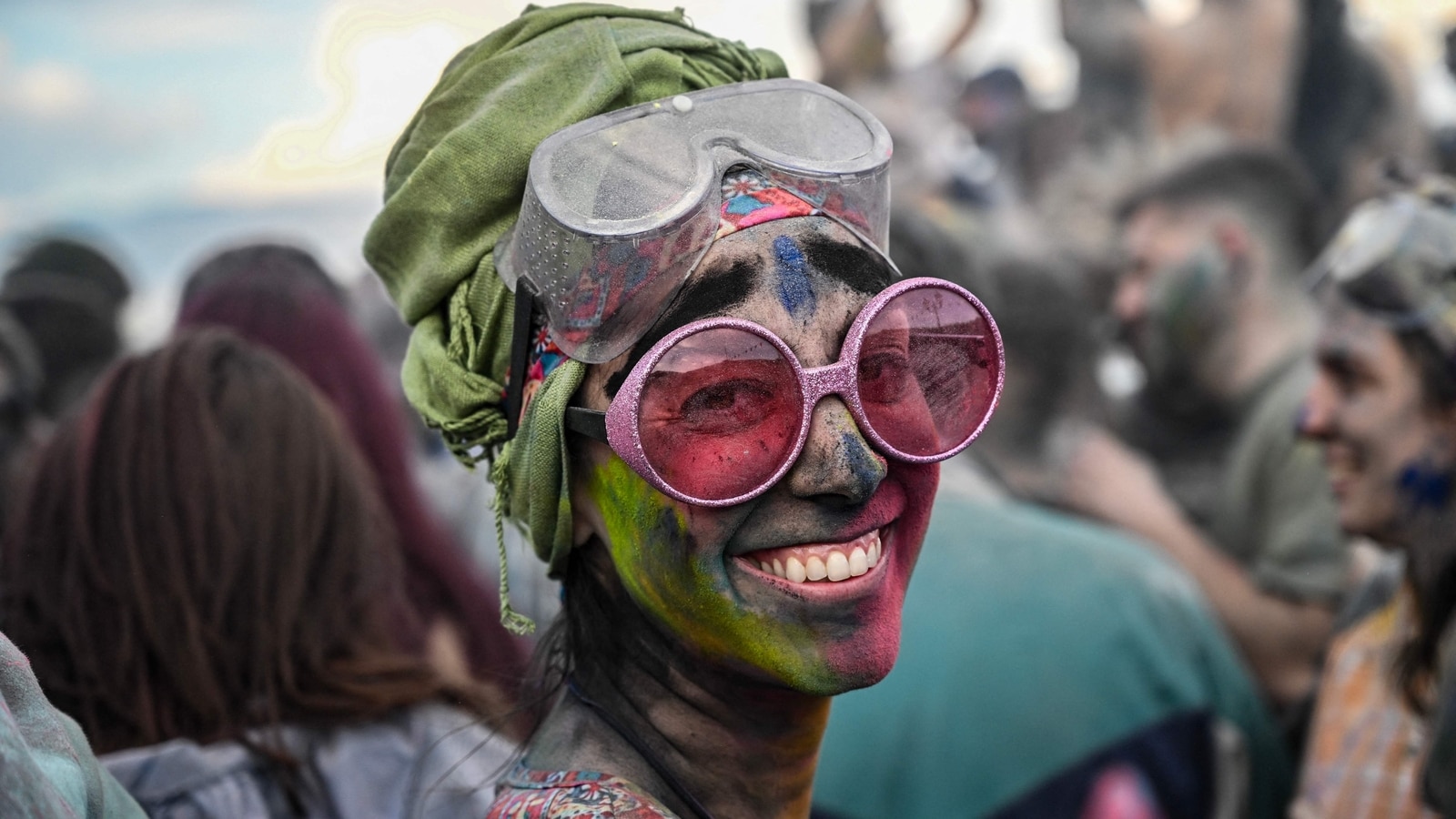 Holi 2024: How to prevent your hair from damage; hair care tips by experts