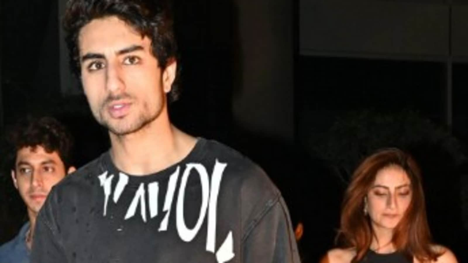 Ibrahim Ali Khan and rumoured girlfriend Palak Tiwari step out together for date night in Mumbai. Watch