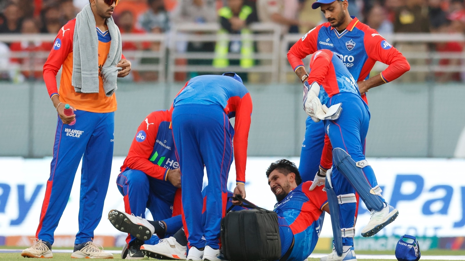 Ishant Sharma twists his ankle during PBKS vs DC in major blow for Delhi Capitals, limps off the field in pain