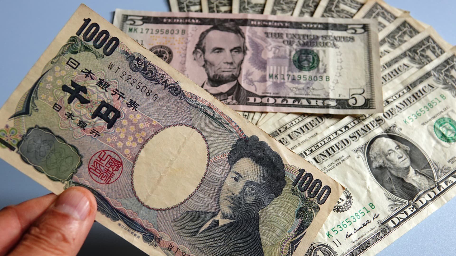 Japan’s yen falls to 34-year low with Asia stocks mixed as investors assess China, Australia economic data