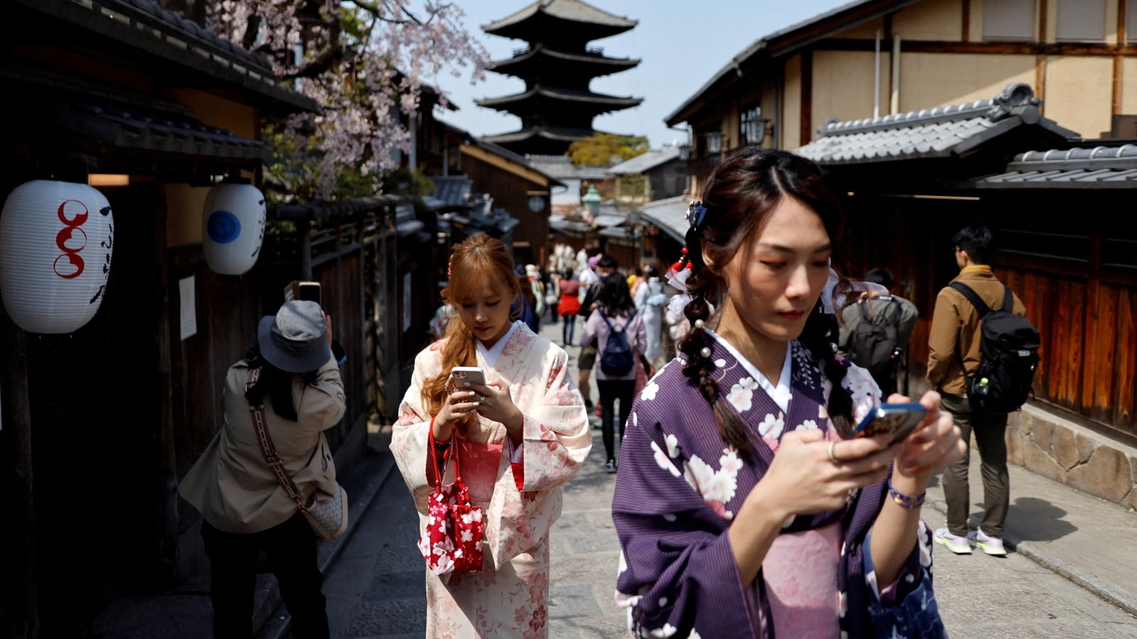 Kyoto’s famous geisha district enforces ban on tourists from private alleys in response to overtourism