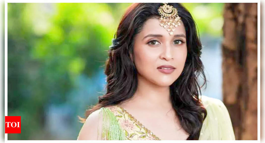 Mannara Chopra reveals she was supposed to be the face of a fairness cream brand; netizens slam industry’s fixation on fair skin | – Times of India