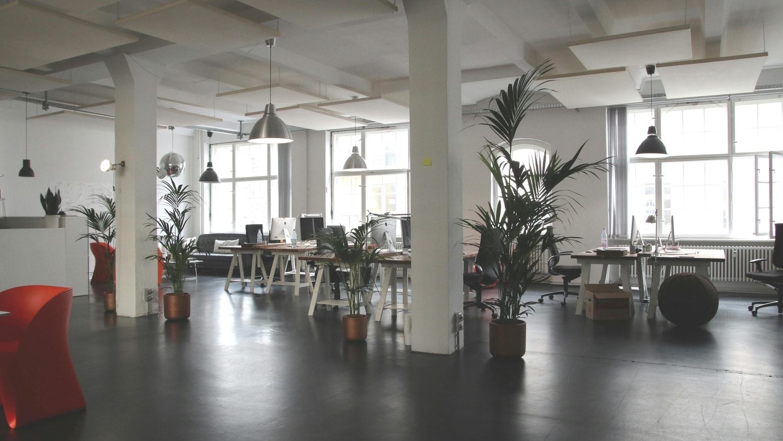 Modern office interior trends: Innovative design ideas to enhance work atmosphere