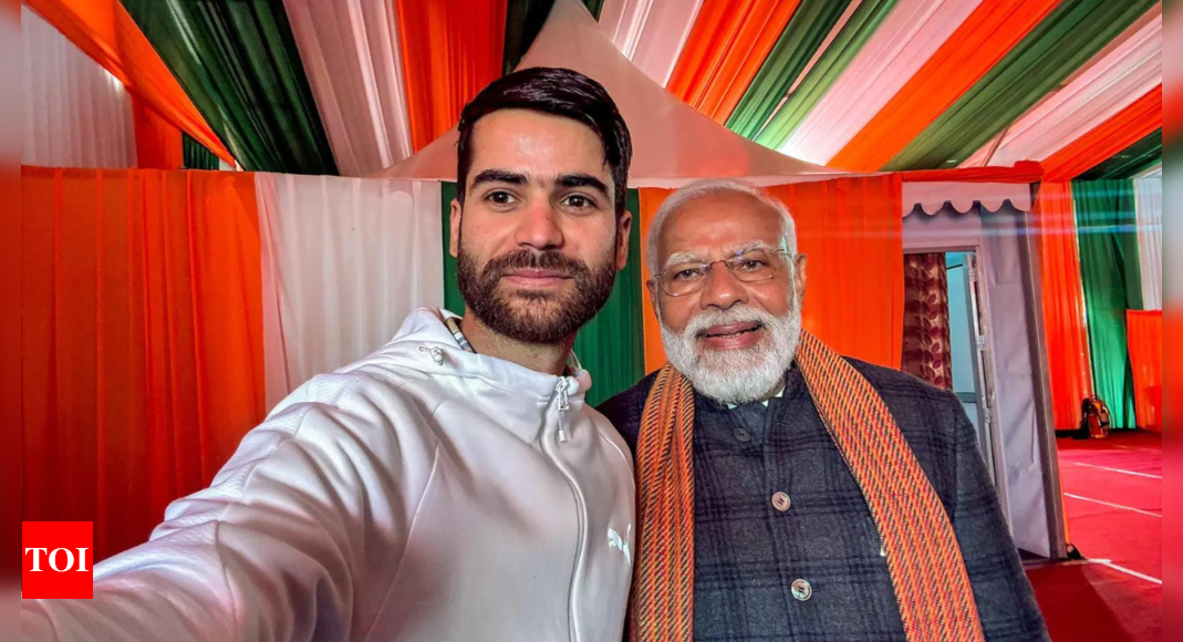 ‘My friend Nazim’: PM Modi shares selfie with entrepreneur in J&K | India News – Times of India