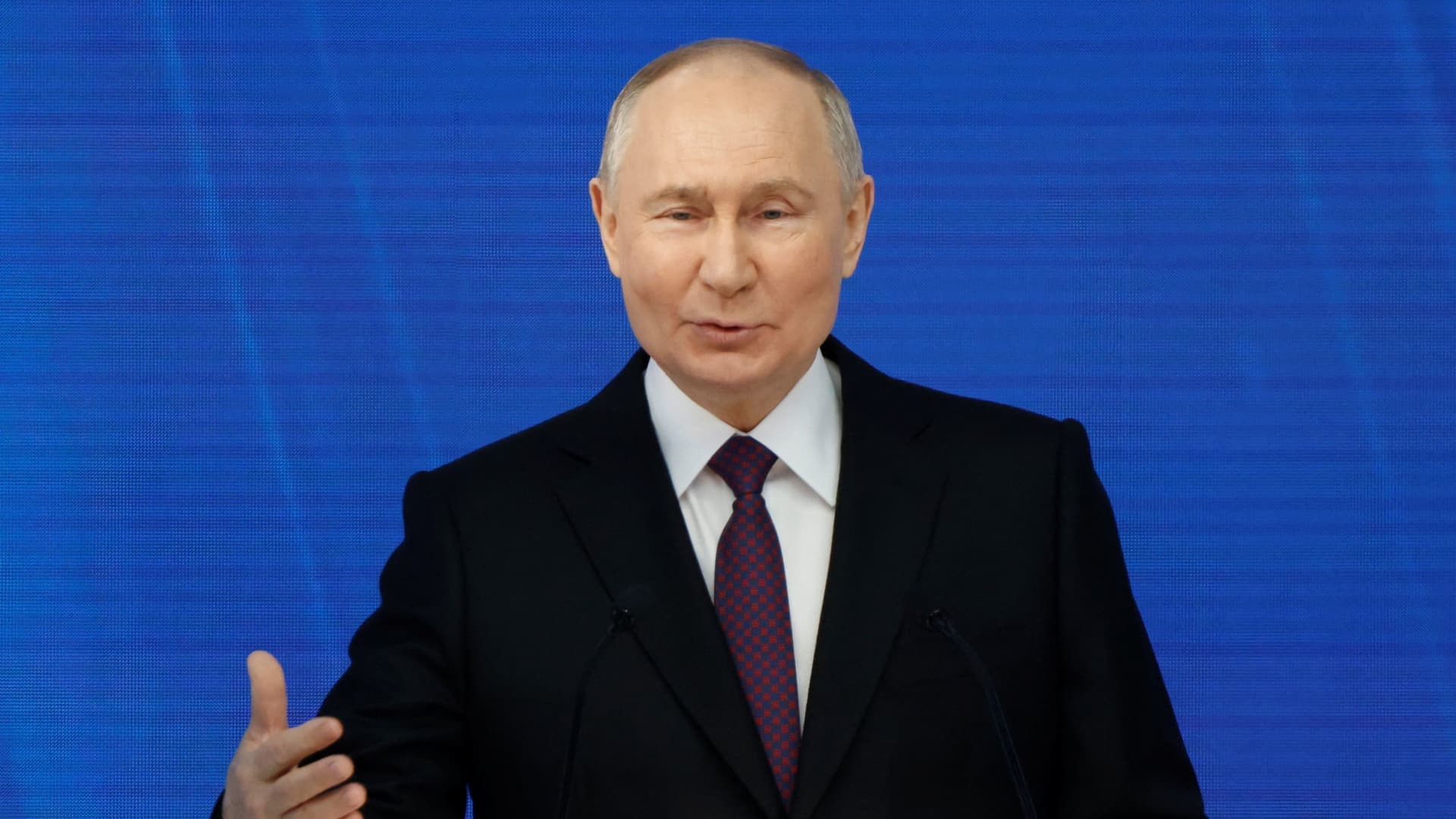 Putin seen winning an expected landslide 88% of Russian election vote