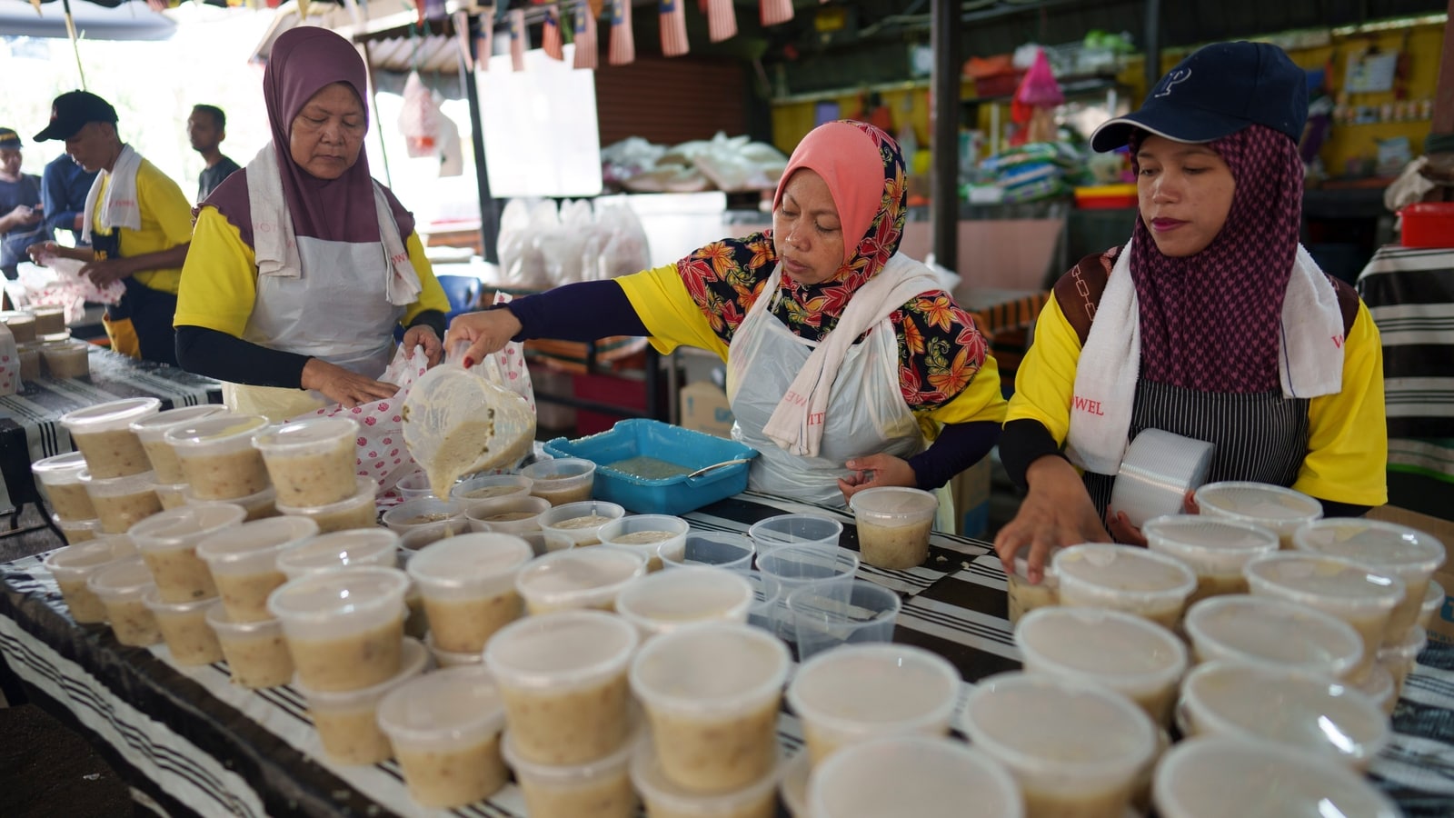 Ramadan revival: Libyan volunteers preserve culinary heritage with Bazin meals