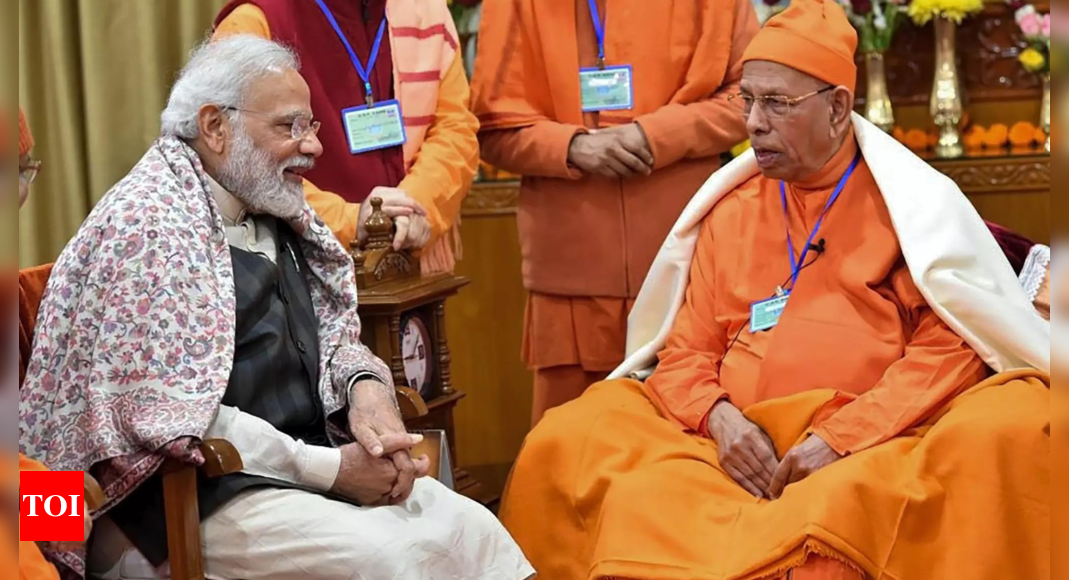 Ramakrishna Mission chief Swami Smarananandaji Maharaj dies at 94 | India News – Times of India