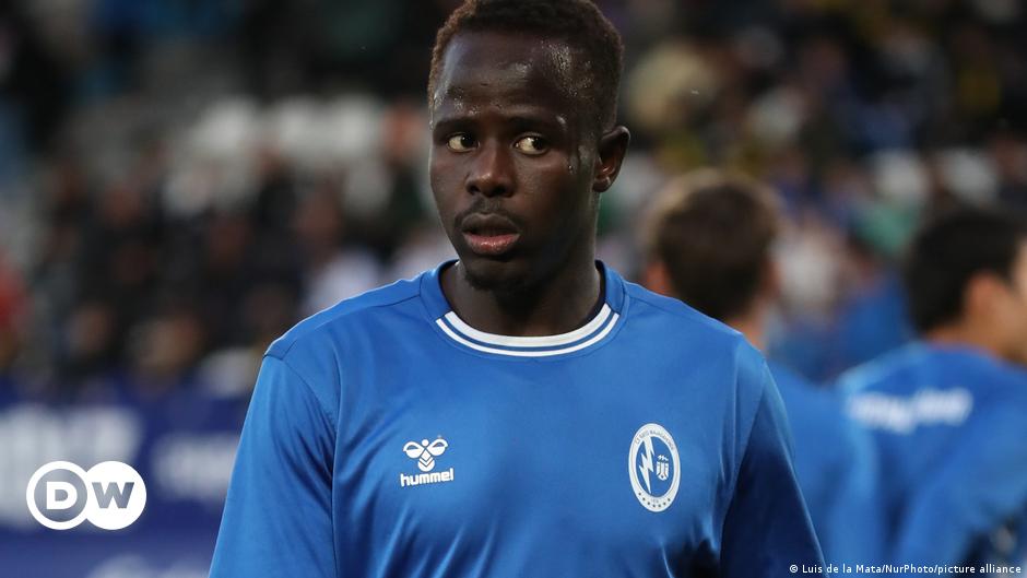 Spanish game abandoned after alleged racist slurs from crowd – DW – 03/31/2024