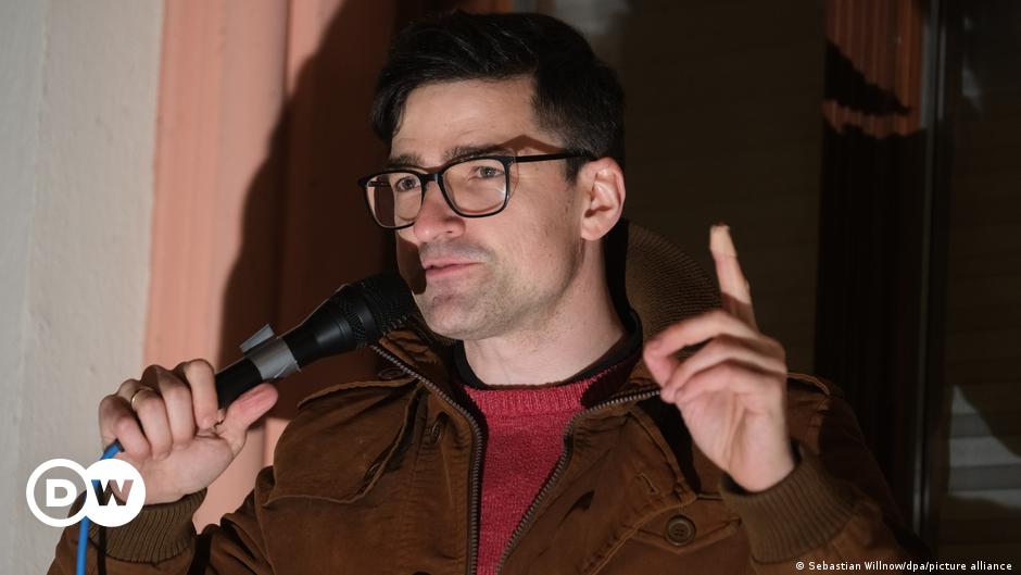 Swiss police halt far-right activist Sellner's speech – DW – 03/17/2024