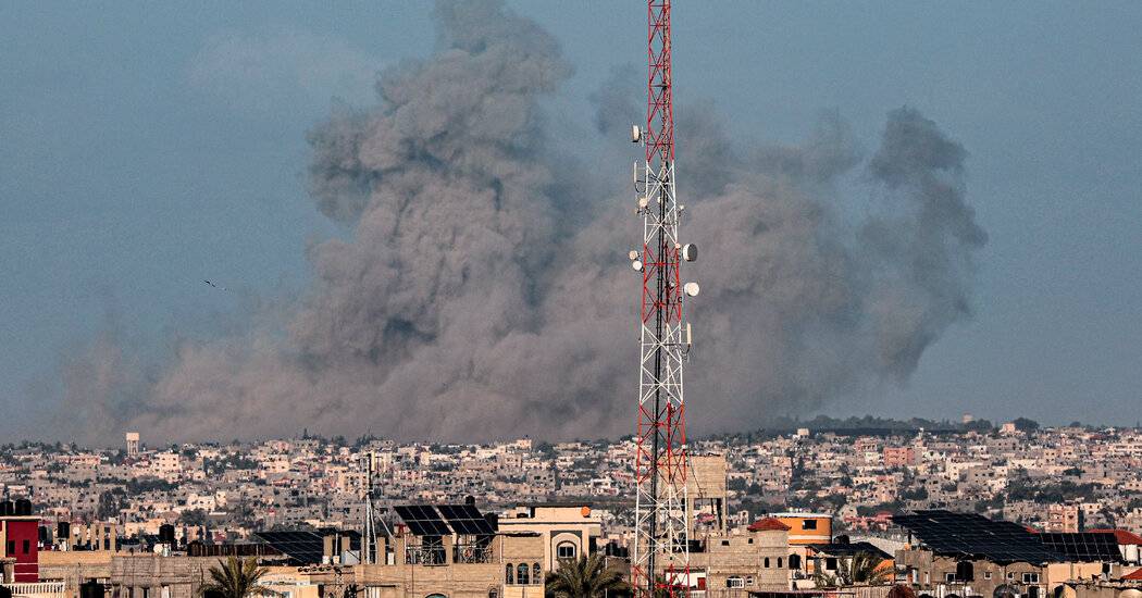 These Workers Are Risking Their Lives to Restore Gaza’s Phone Network