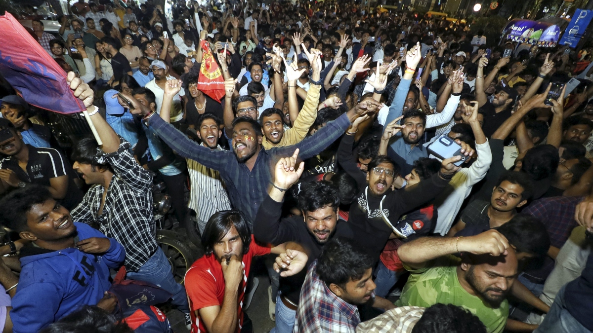 WPL 2024: Fans storm Bengaluru streets to celebrate RCB's historic win | WATCH