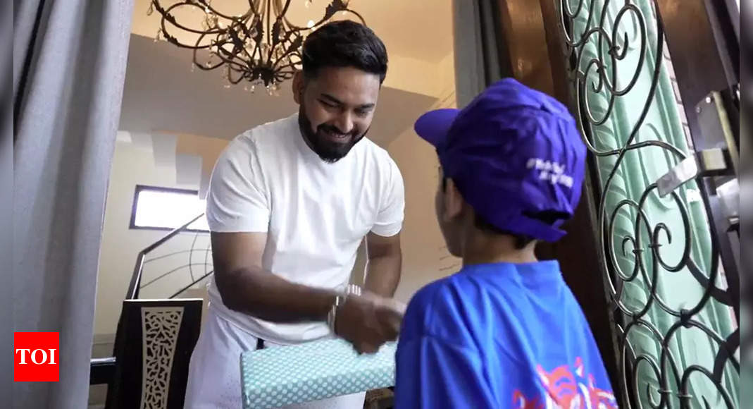 Watch: 'I am ready' - Delhi Capitals' cute delivery of Rishabh Pant's jersey | Cricket News - Times of India