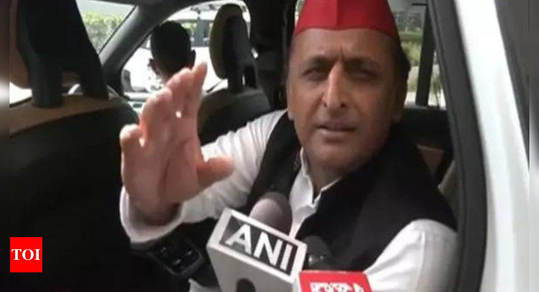 Akhilesh Yadav visits Mukhtar Ansari's family in Ghazipur | India News - Times of India