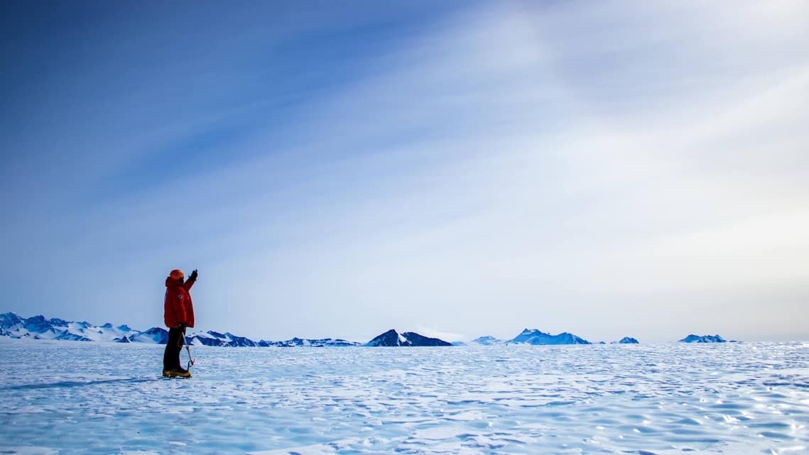Field guide in a blue ice area during a mission to take ice samples. Photo taken during the 2023-2024 fieldwork mission of the Instituto Antártico Chileno (INACH) to Union Glacier, Ellsworth Mountains, Antarctica.