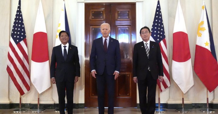 Biden gathers leaders of Japan, Philippines to reinforce bonds, counter China – National | Globalnews.ca