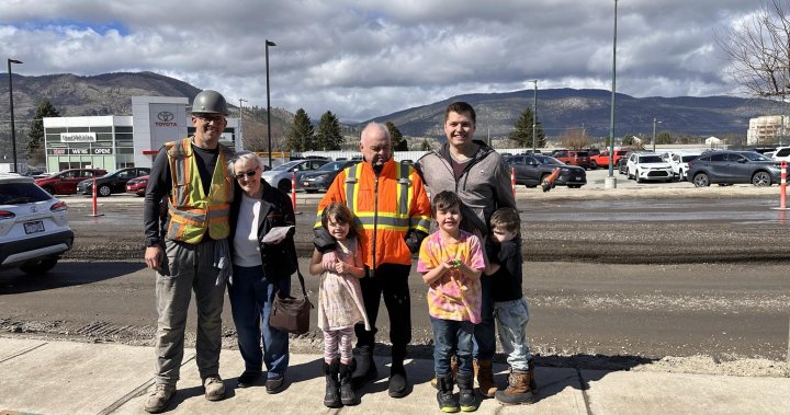 Decades-old wallet found in Penticton, B.C. returned to owner’s family  | Globalnews.ca