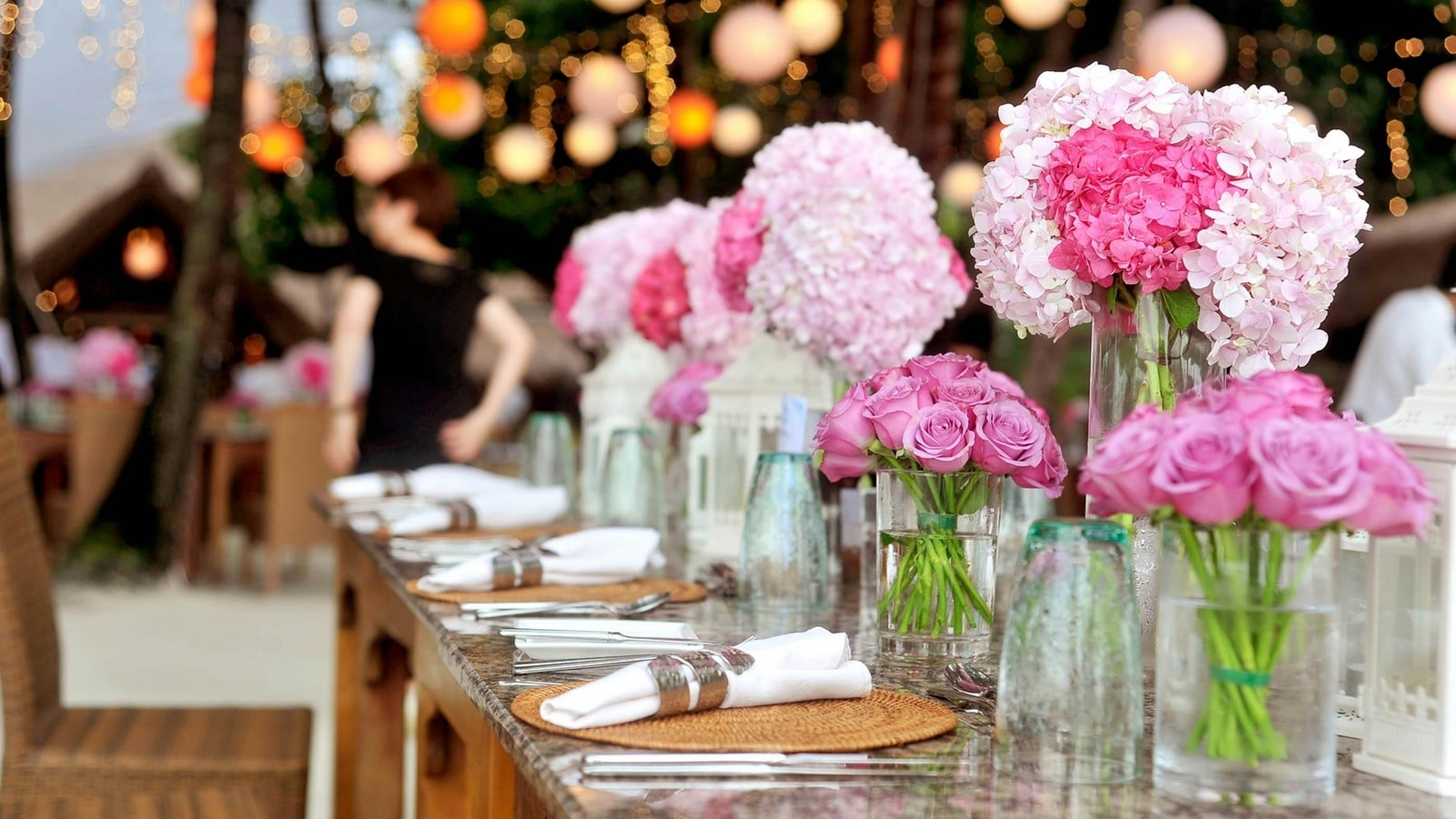 Decor trends 2024: Tips to infuse your wedding with bohemian charm using eclectic floral styling