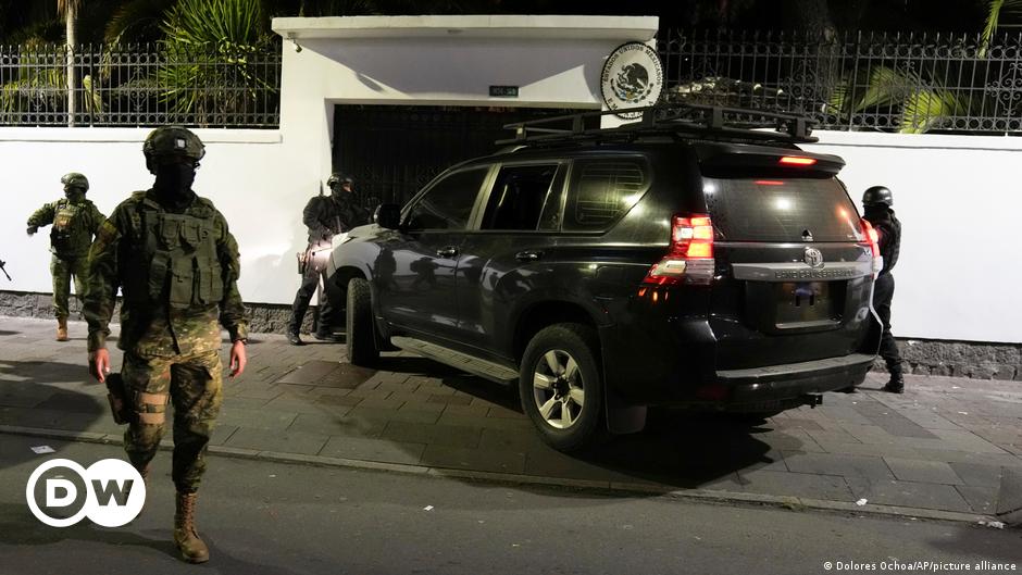 Ecuador arrests former vice president in Mexico embassy raid DW 04