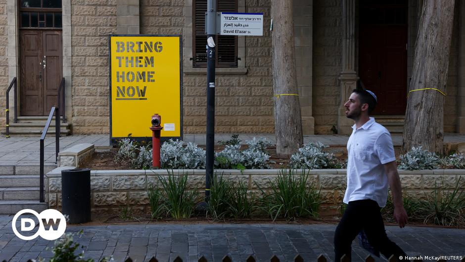 Israel-Hamas war: Biden steps up pressure on negotiators  – DW – 04/06/2024