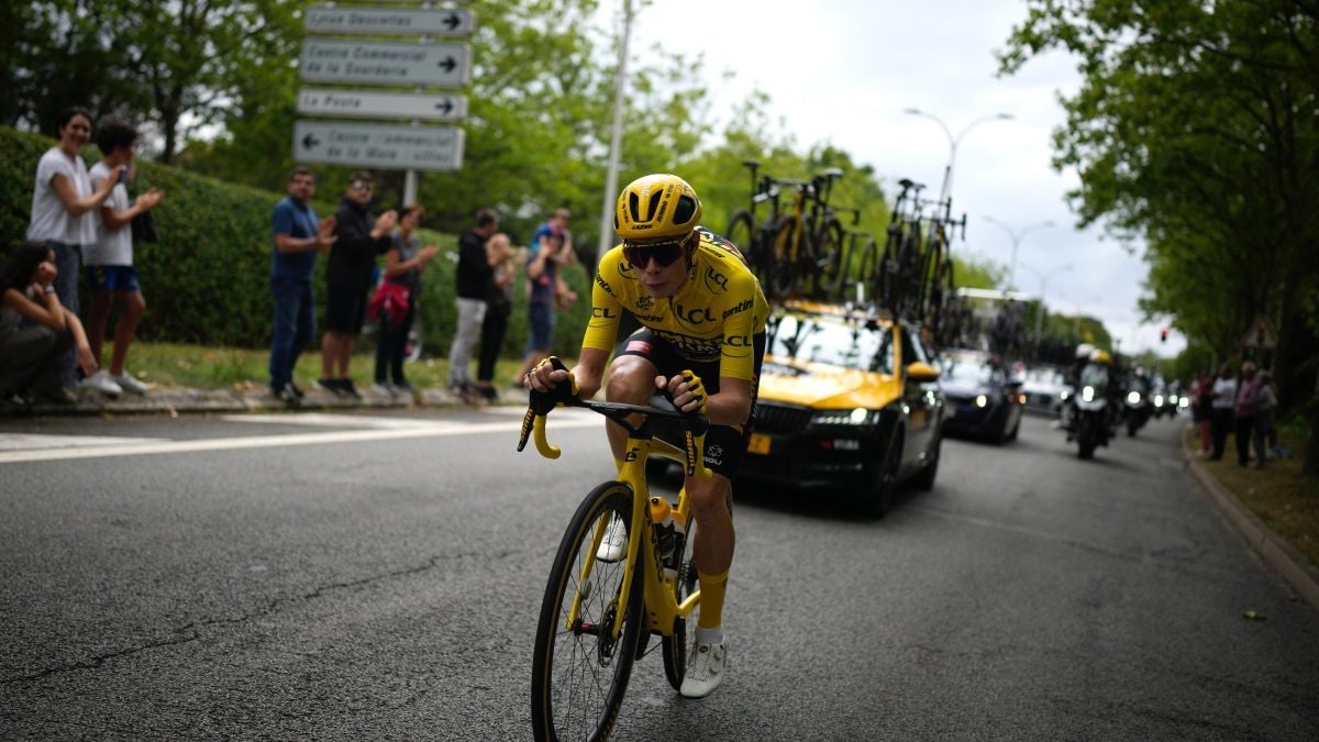 Jonas Vingegaard suffers broken collarbone, ribs after 'terrible' crash in Basque Country