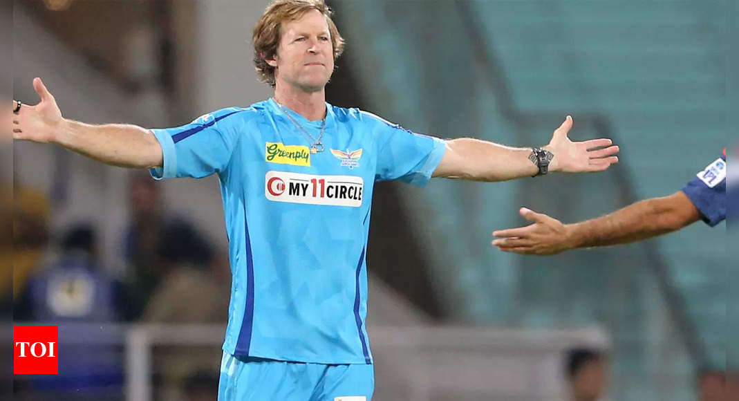 Jonty Rhodes’ ‘get a life’ reply to LSG fan leaves netizens fuming | Cricket News – Times of India