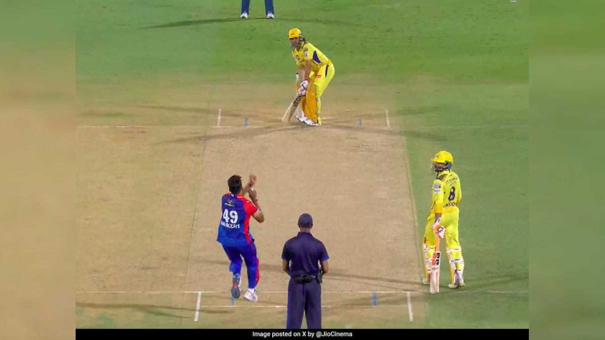 MS Dhoni’s Last-Over Fireworks As CSK Go Down Fighting vs DC. Watch | Cricket News