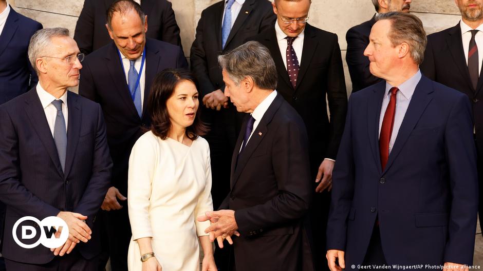 NATO foreign ministers meet to discuss Ukraine support plan – DW – 04/04/2024