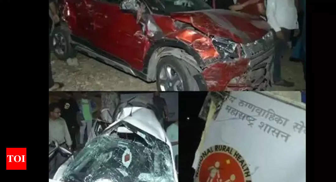 Nagpur multi-vehicle crash: Speeding container rams 12 vehicles, including ambulance, in Nagpur’s Mankapur, 4 injured | Nagpur News – Times of India