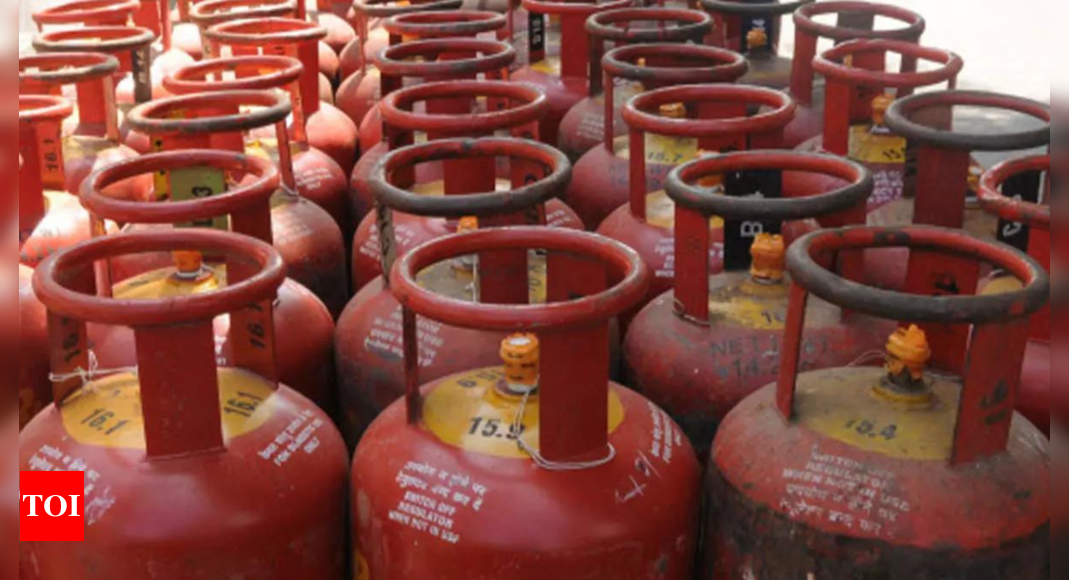 Oil companies cut price of 19 kg commercial and 5 kg FTL cylinders – Times of India