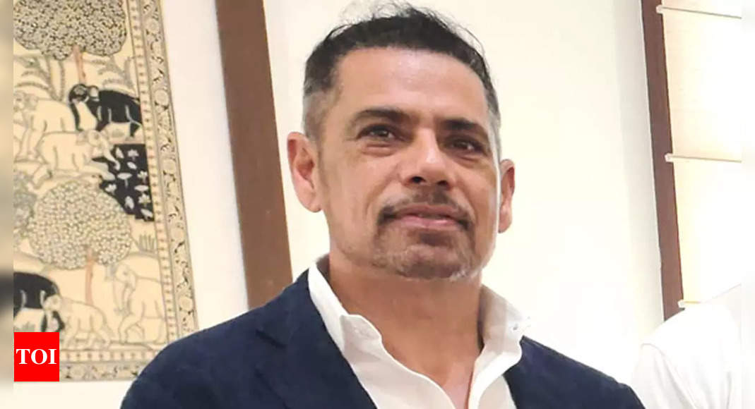 ‘People of Amethi expect me to represent their constituency,’ says Robert Vadra | India News – Times of India