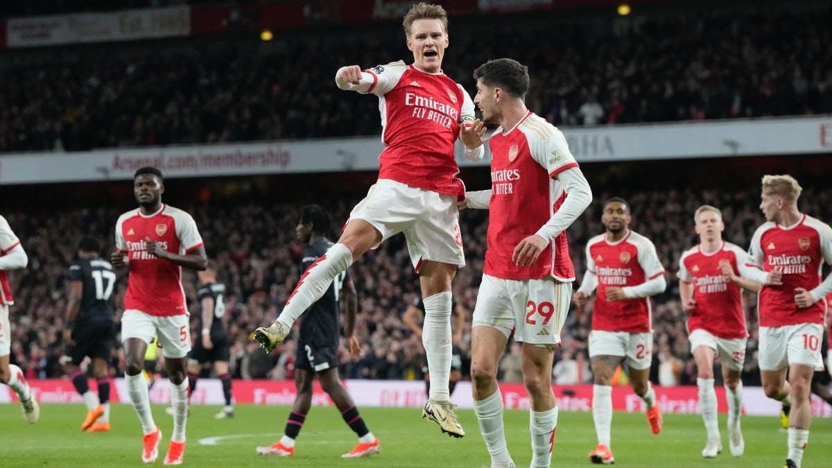 Premier League: Arsenal go top with Luton win, Man City thrash Villa to stay close