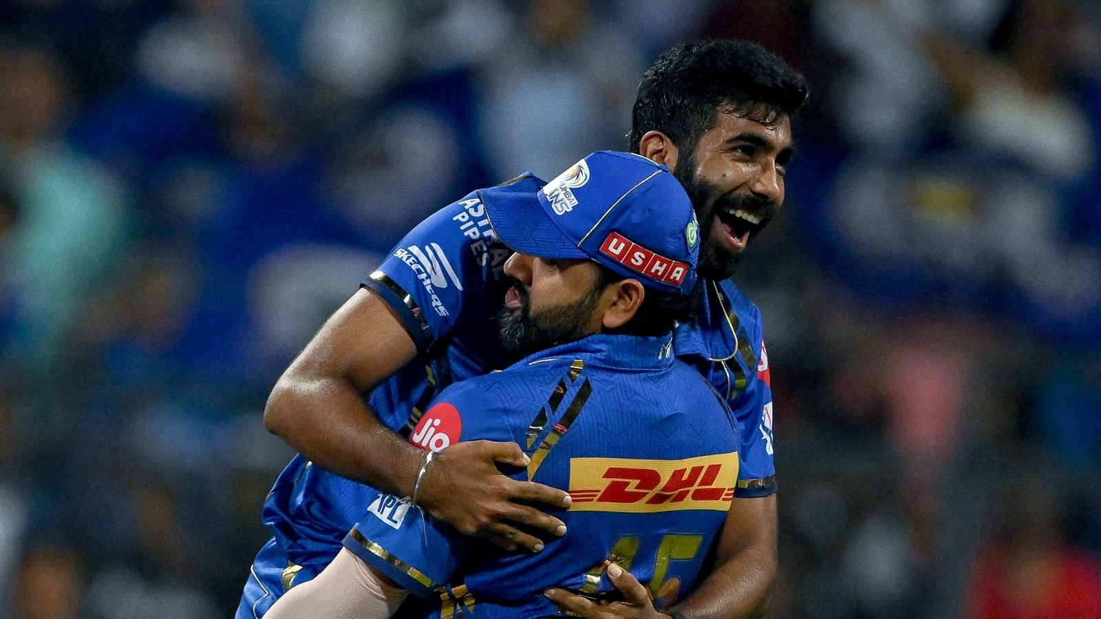 Rohit Sharma lifts Jasprit Bumrah as MI pacer steals Purple Cap from Chahal with 5-wicket demolition act vs RCB