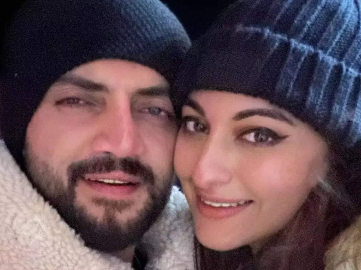 Rumoured couple Sonakshi Sinha and Zaheer Iqbal’s relationship decoded by body language expert  | The Times of India