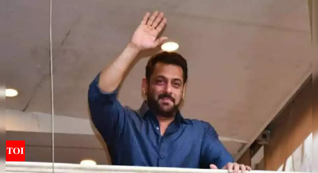 Salman Khan finally steps out of his house post the firing incident, with heavy security – WATCH video | Hindi Movie News – Times of India