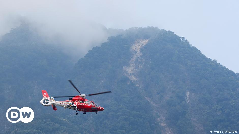 Taiwan rescuers free nine trapped in open cave trail – DW – 04/05/2024