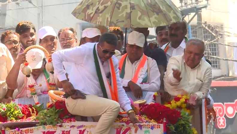 Watch: Man With Gun Garlands Siddaramaiah On Campaign Trail, Police Clarify