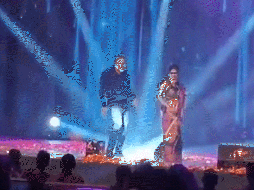 राजामौली ने स्टेज पर वाइफ के साथ किया डांस:  फैमिली फंक्शन से वायरल हुआ वीडियो, जल्द ‘SSMB 29’ पर जुटेंगे डायरेक्टर